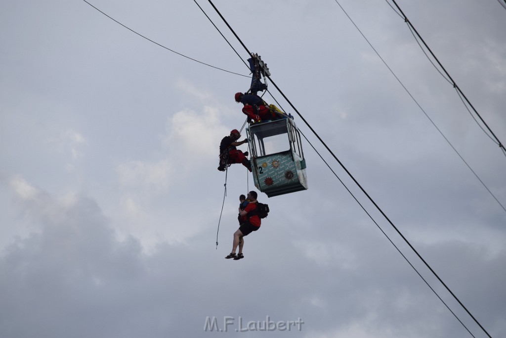 Koelner Seilbahn Gondel blieb haengen Koeln Linksrheinisch P632.JPG - Miklos Laubert